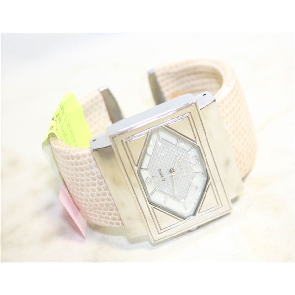 LADIES QUARTZ WATCH WITH RECTANGULAR FACE,