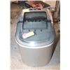 Image 1 : MASTER CHEF ICE MAKER WORKS WELL