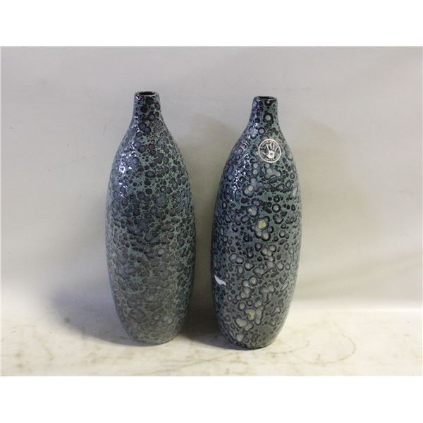 2 VINTAGE SIRI LANKA POTTERY VASES