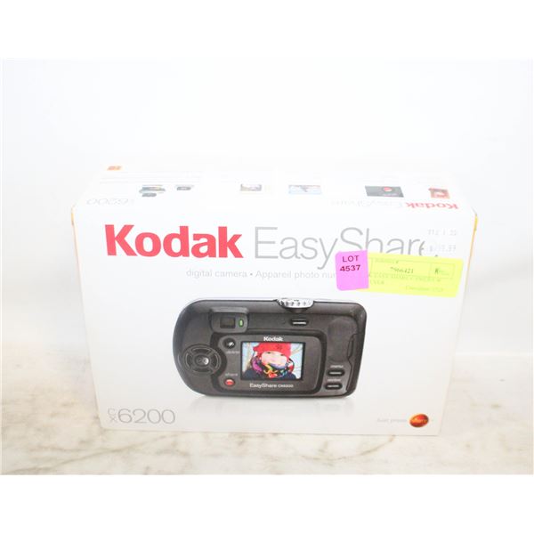 KODAK EASY SHARE CAMERA W BOX SILVER