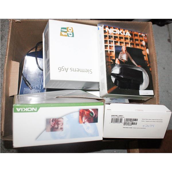 BOX OF VINTAGE ASSTD CELL PHONES