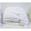 Image 1 : 2 PACK OF WELHOME CUBED BATH TOWEL WHITE 29 X 58"