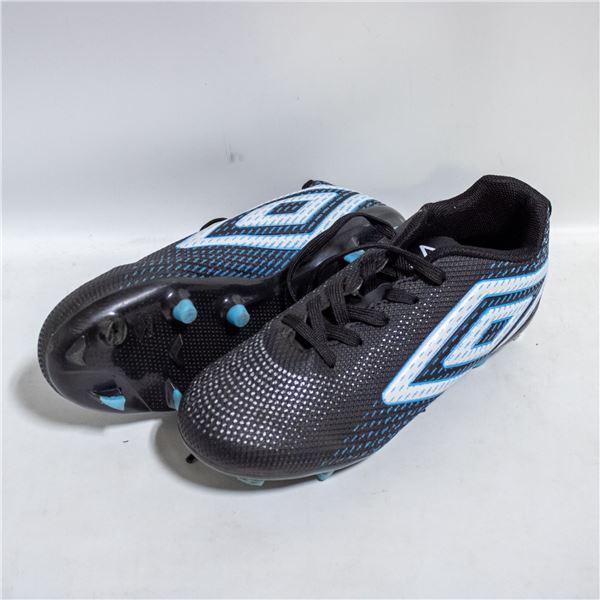 UMBRO AURORA KIDS SOCCER CLEATS BLACK & BLUE SIZE