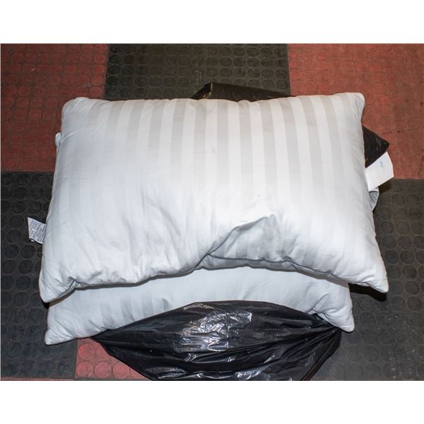 2 PACK OF BEAUTYREST FEATHER PILLOWS QUEEN SIZE