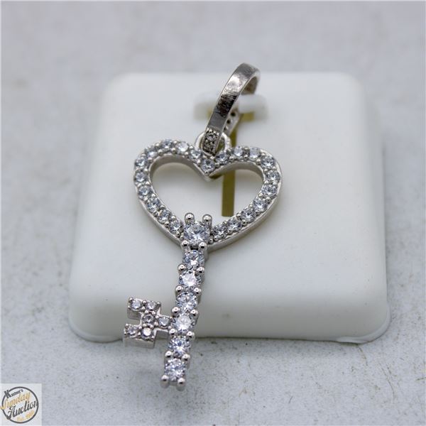 NEW SILVER PLATED HEART KEY SHAPED PENDANT