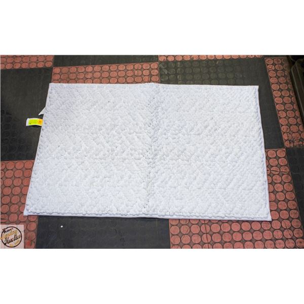 TOWN & COUNTRY NON SLIP BATH MAT WHITE - 24 X 36"