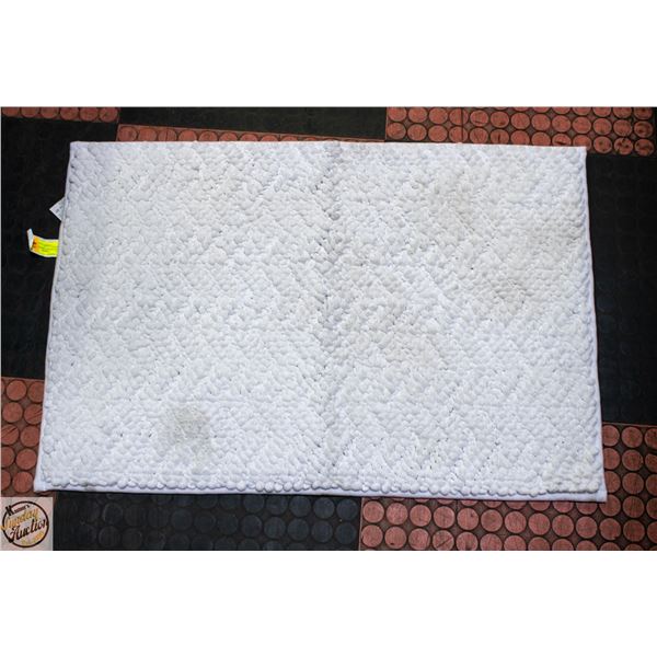 TOWN & COUNTRY NON SLIP BATH MAT WHITE - 24 X 36"