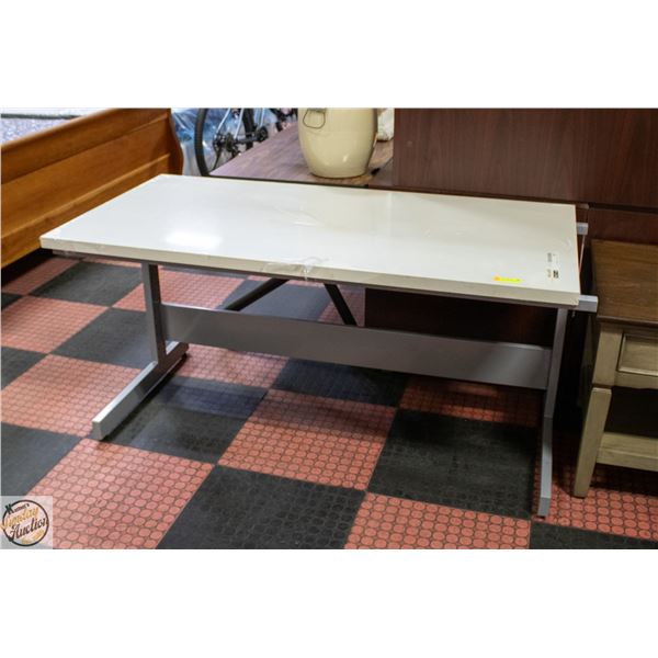 IKEA WHITE DESK/TABLE VIKA AMAN 900.711.68