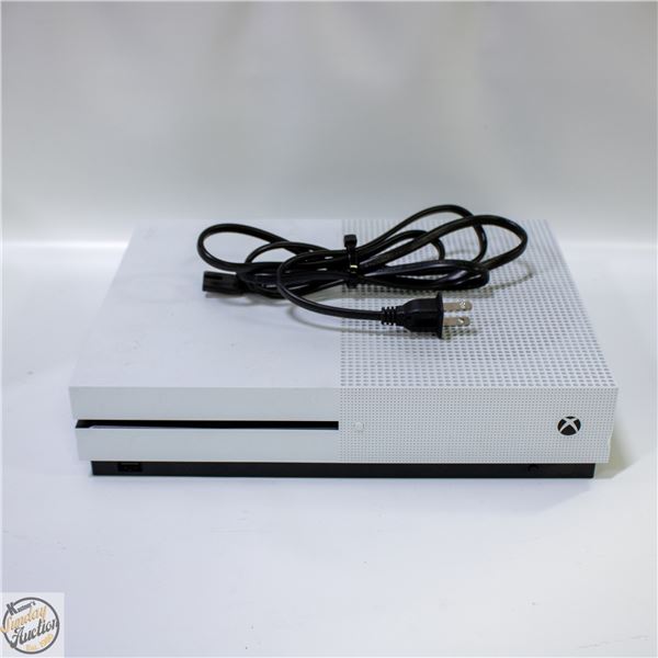 XBOX 1 S GAMING CONSOLE WITH DISK INTAKE