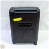 Image 1 : OFFICE 12-SHEET CROSS-CUT SHREDDER