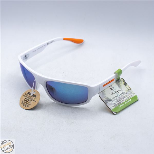 PAIR OF FOSTER GRANT SUNGLASSES