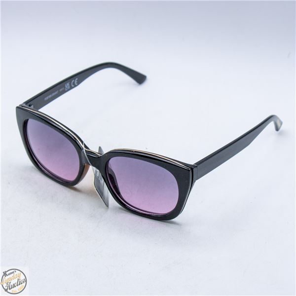 PAIR OF FOSTER GRANT SUNGLASSES