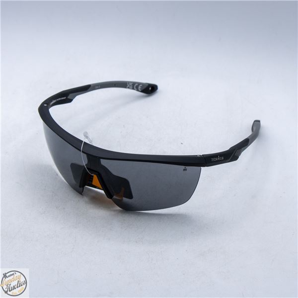 PAIR OF FOSTER GRANT SUNGLASSES