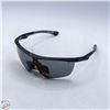Image 1 : PAIR OF FOSTER GRANT SUNGLASSES
