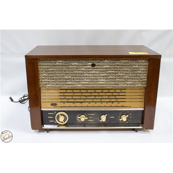 ANTIQUE PYE RADIO