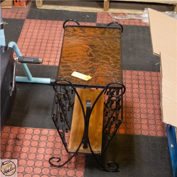 MCM MAGAZINE RACK W/AMBER GLASS TABLE TOP H-21"