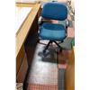 Image 1 : BLUE ERGONOMIC OFFICE CHAIR WITH MAT