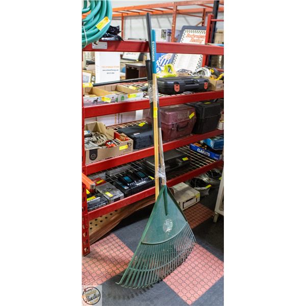 3 GARDEN TOOLS - YARDWORKS RAKE WITH PADDED