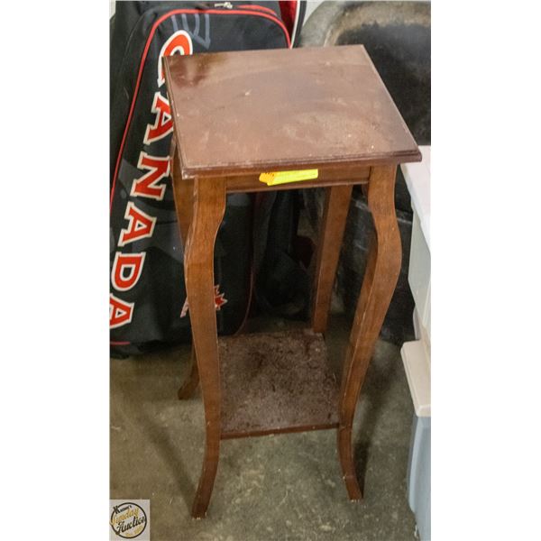 2 TIER PLANT STAND H-28.5" W-12" L-12"
