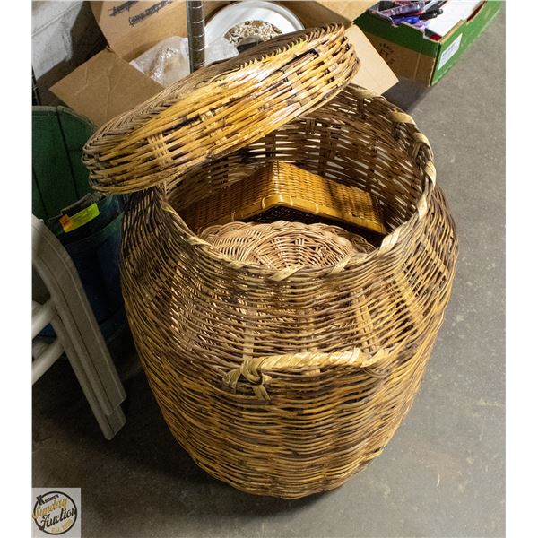 LARGE BROWN WICKER BASKET W/ LID