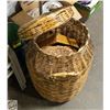 Image 1 : LARGE BROWN WICKER BASKET W/ LID