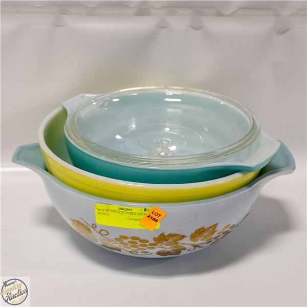 BOX OF VINTAGE PYREX MIXING BOWLS