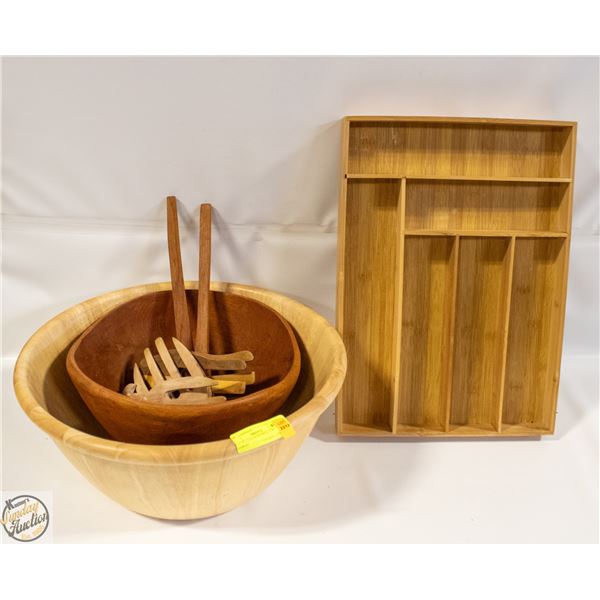 BOX OF 2 SALAD BOWLS - 1 W/ BAMBOO