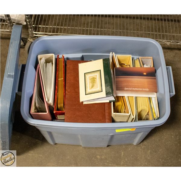 RUBBERMAID TOTE W/ EMPTY PHOTO ALBUMS