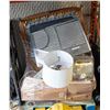 Image 1 : PALLET WITH LIGHT FIXTURES/TABLE SAW/ENCYCLOPEDIAS
