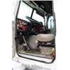 Image 7 : *OFFSITE* 2004 INTERNATIONAL 9200 EAGLE