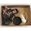 Image 1 : FLAT WITH INDIGENOUS THEMED COLLECTABLES