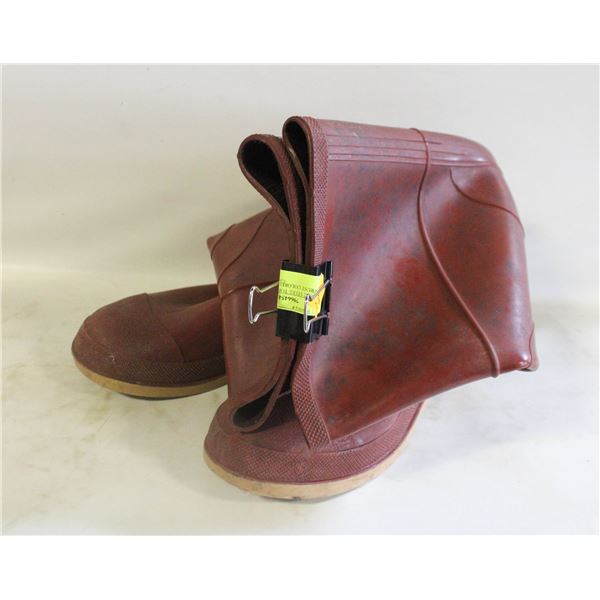 MENS SZ 12 STEEL TOE RUBBER BOOTS RUST COLORED