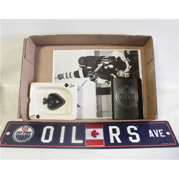 DARYL SITTLER PHOTO WITH OILERS FLASK-SIGN