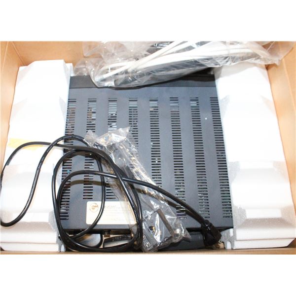 DIGITAL SATELLITE RECEIVER W BOX