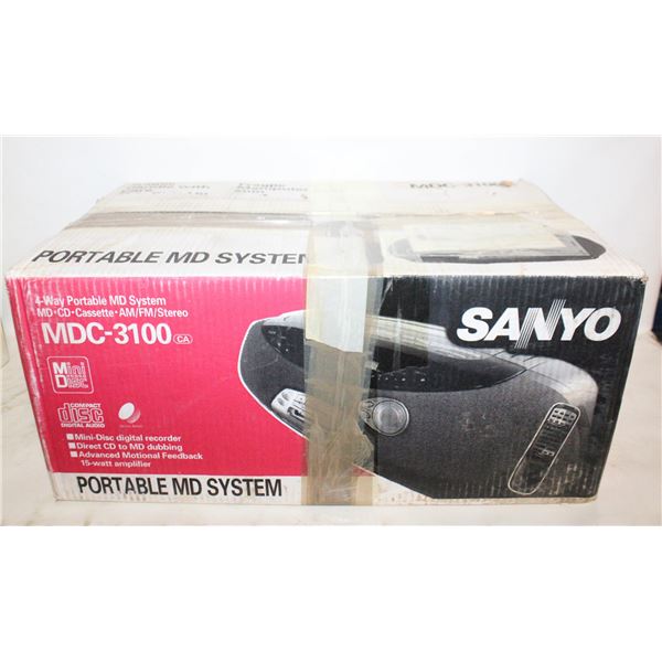 SANYO PORTABLE CASSETTE CD STEREO SYSTEM W BOX