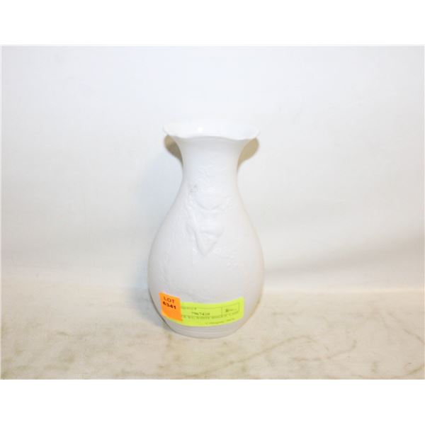 AK KAISER WG WHITE BISQUE VASE -FLOWER