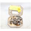 Image 1 : CONTAINER FULL OF VINTAGE CUFFLINKS