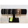 Image 1 : NEW JEWELRY ORGANIZER W/20 BRACELETS