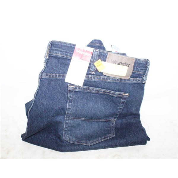 NEW MENS WRANGLER JEAN SHORTS  SIZE 42