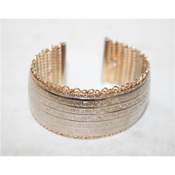 VINTAGE MONET GOLD-TONE MESH BRACLET