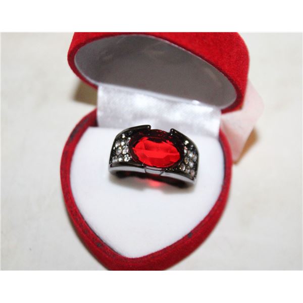 NEW WOMEN'S RING - SIZE9