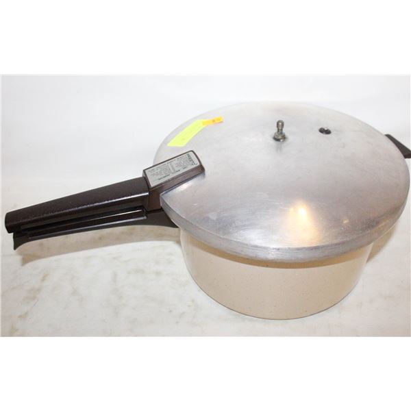 PRESTO PRESSURE COOKER