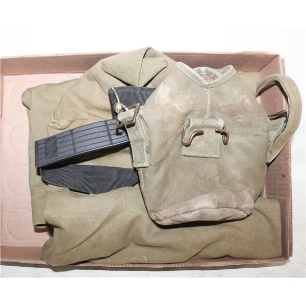 VINTAGE MILITARY CANTEEN CASE & MILITARY