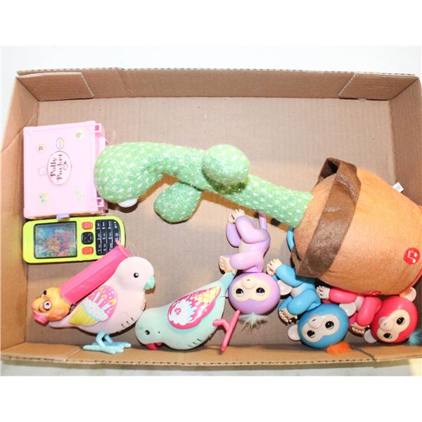 FLAT WITH POLLY POCKET, PEZ, 6 BATTERY