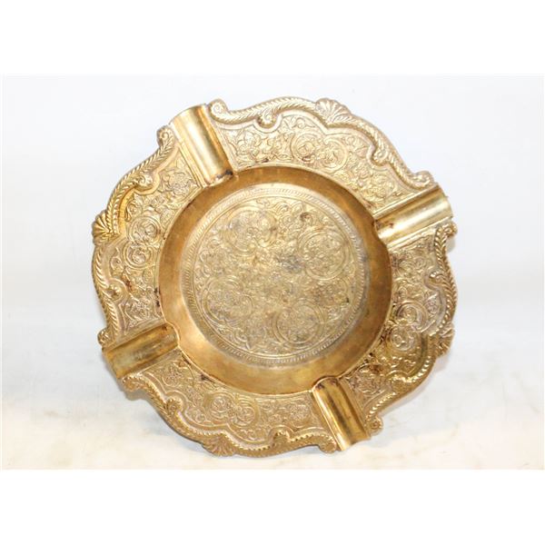 VINTAGE LARGE BRASS ASHTRAY WITH