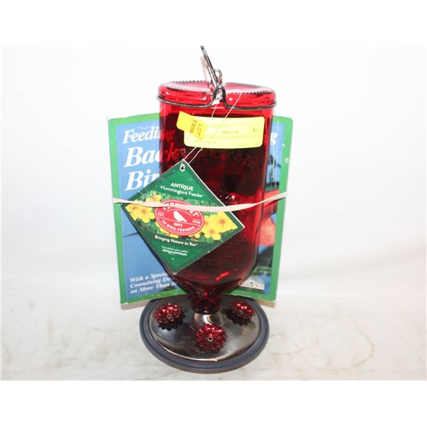 HUMMINGBIRD FEEDER+BACKYARD BIRD BOOK