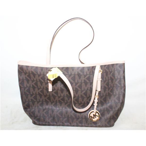 MICHAEL KORS JET SET BUCKLE TOTE IN