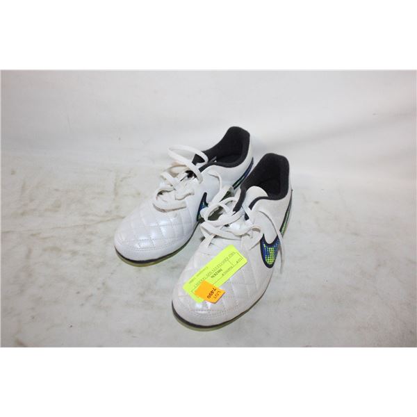 NIKE KIDS CLEATS SIZE 34/KIDS 3