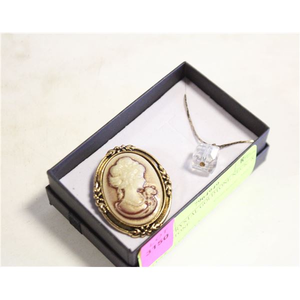 BOX CRYSTAL GOLDTONE NECK. & GOLDTONE