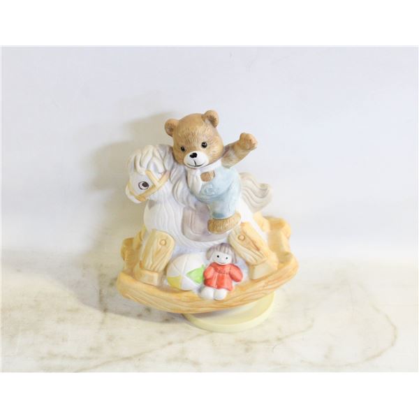 1985 MUSICAL TEDDY BEDDY BEAR “IT’S A